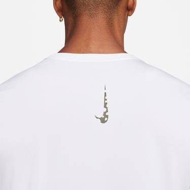  Nike Dri-FIT Erkek Beyaz T-Shirt