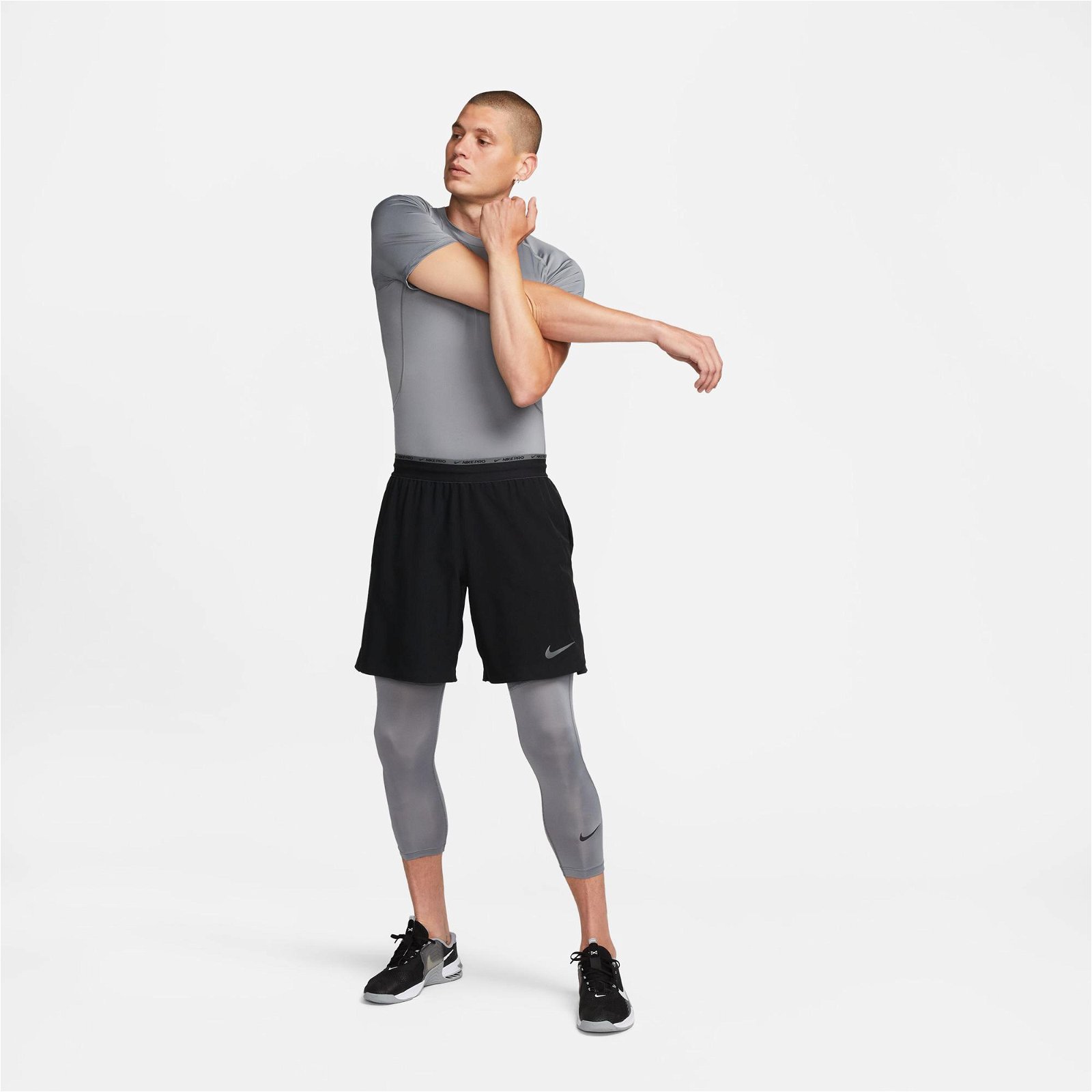 Nike Pro Dri-FIT Erkek Gri T-Shirt