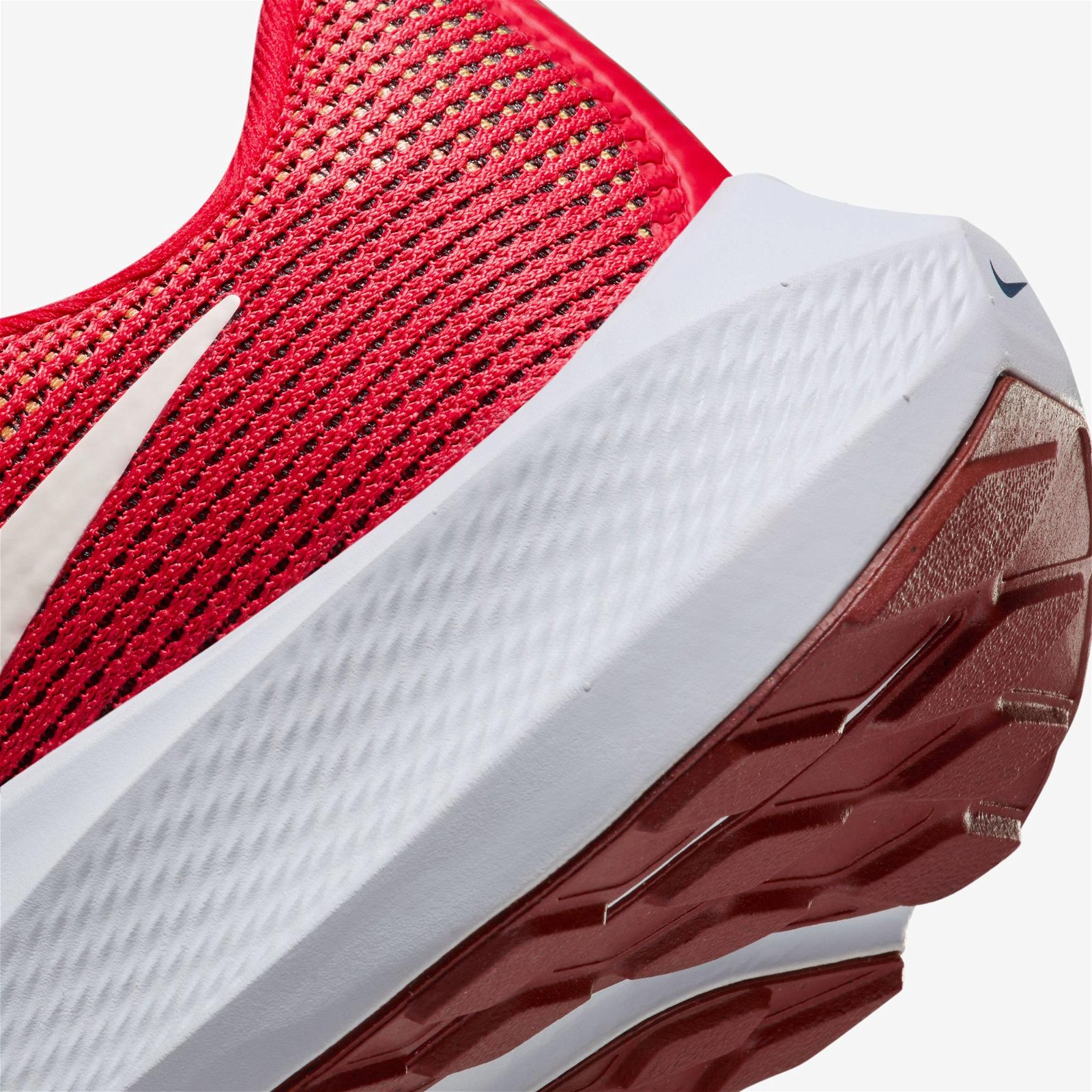 Nike Air Zoom Pegasus 40 Erkek Kırmızı Spor Ayakkabı