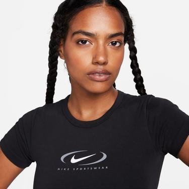  Nike Sportswear Swoosh Kadın Siyah T-Shirt