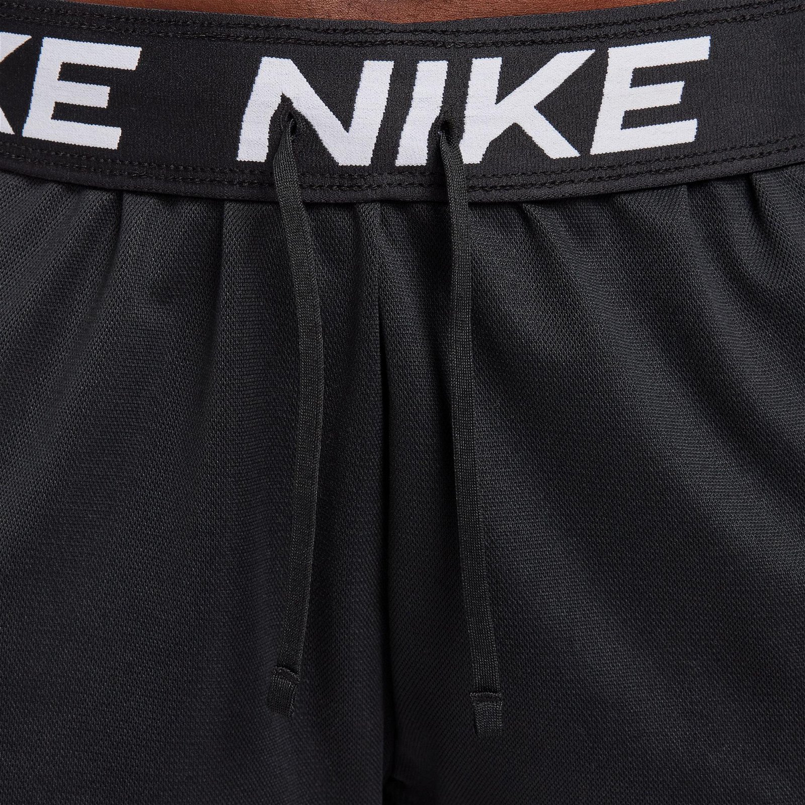 Nike Dri-FIT Attack 13 cm Kadın Siyah Şort