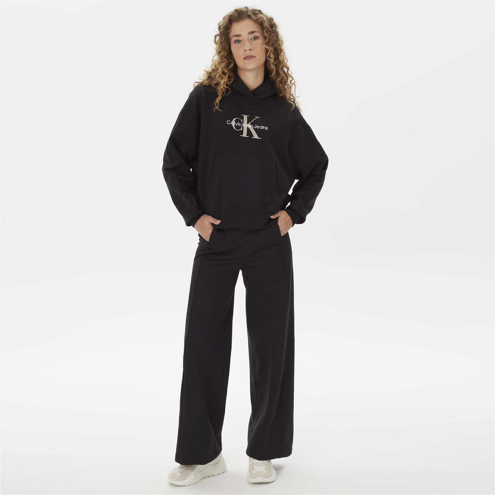 Calvin Klein Jeans Premium Monologo Kadın Siyah Sweatshirt