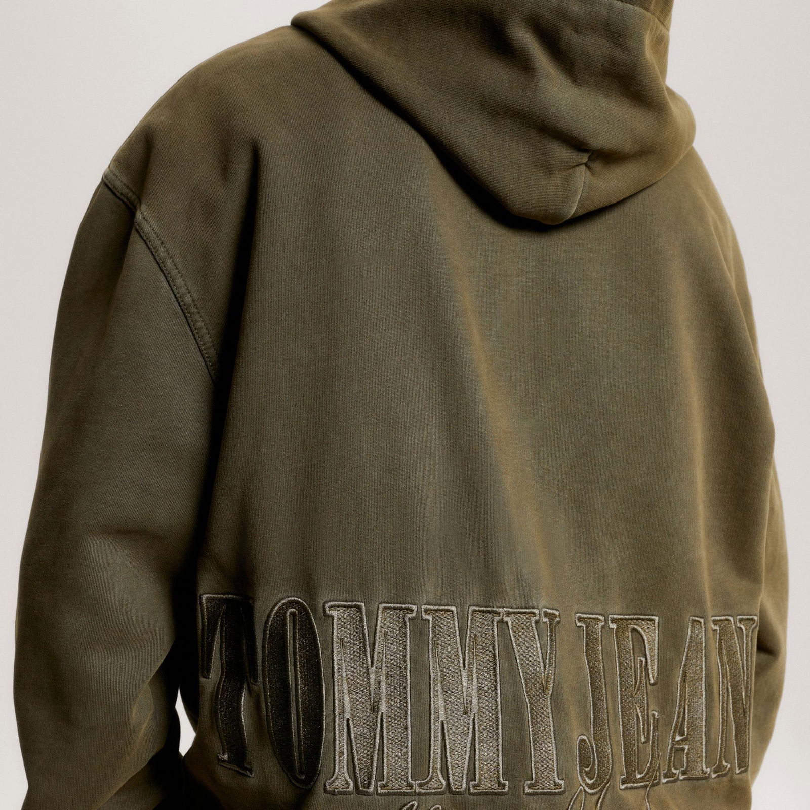 Tommy Jeans Relax Tonal Badge Hoodie Erkek Yeşil Sweatshirt