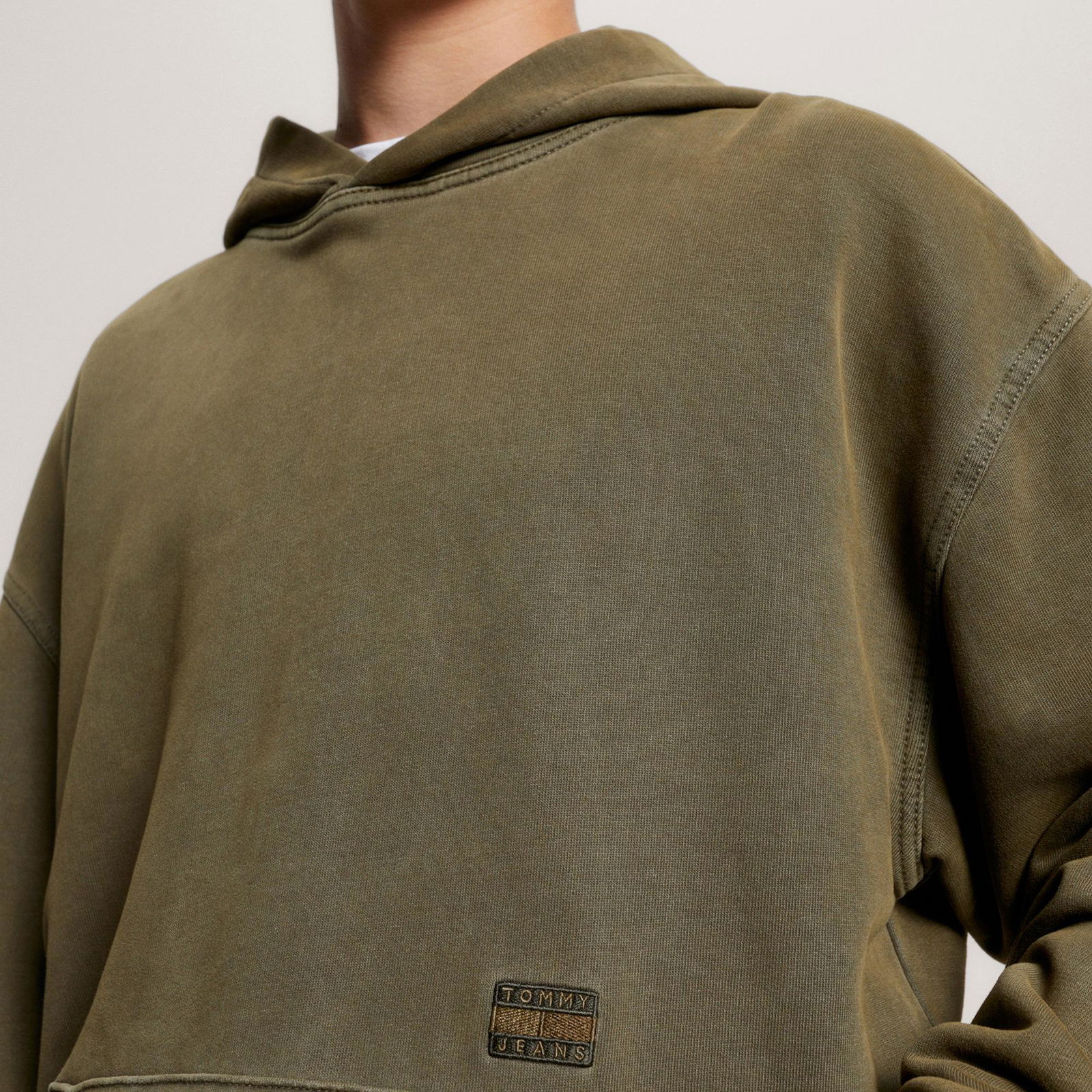 Tommy Jeans Relax Tonal Badge Hoodie Erkek Yeşil Sweatshirt