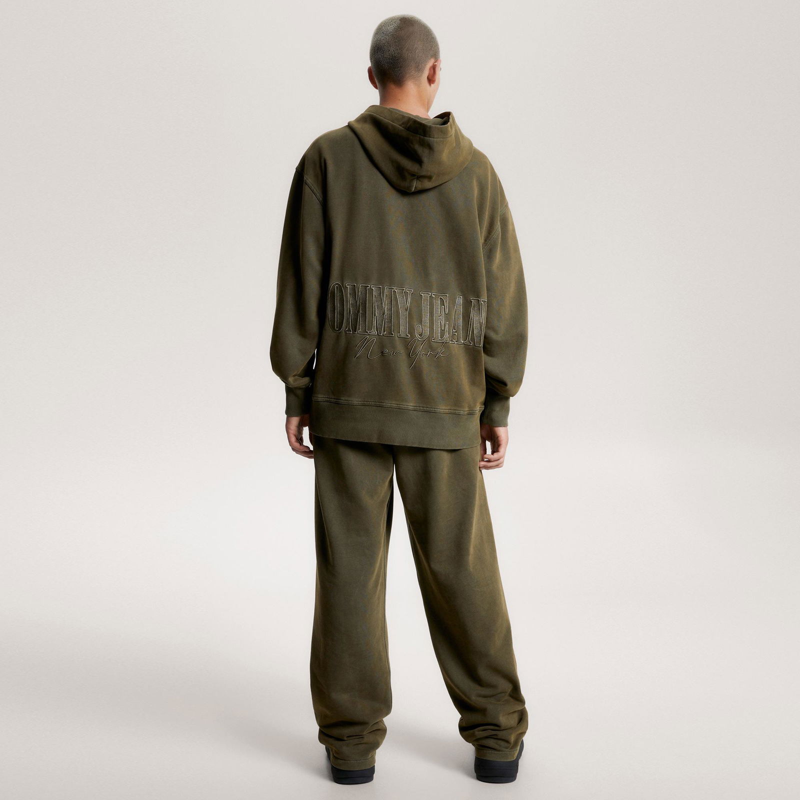 Tommy Jeans Relax Tonal Badge Hoodie Erkek Yeşil Sweatshirt