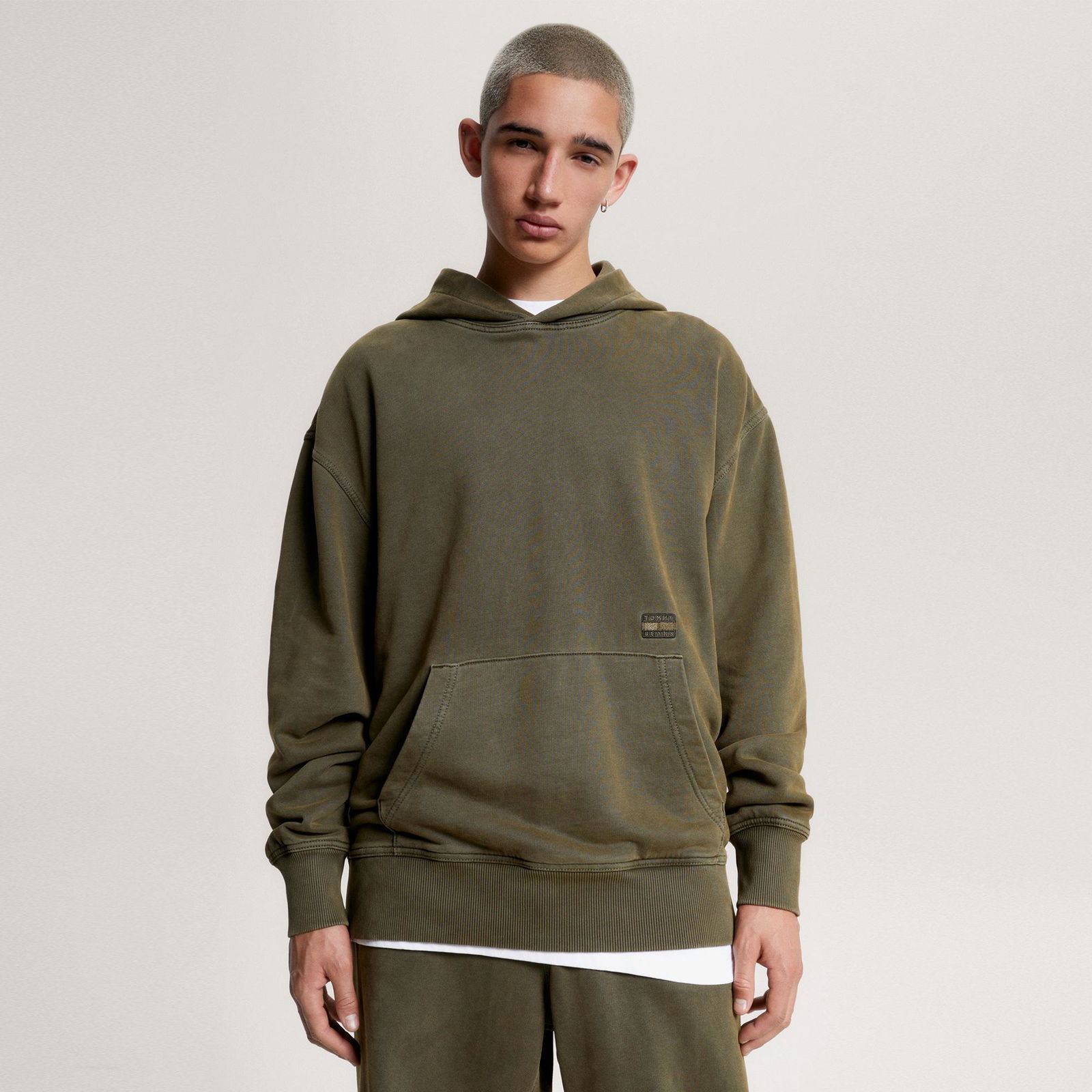 Tommy Jeans Relax Tonal Badge Hoodie Erkek Yeşil Sweatshirt