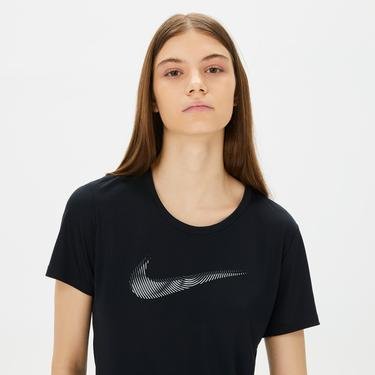  Nike Dri-FIT Swoosh Kadın Siyah T-Shirt