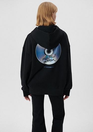  Mavi Hüzünlü Karışık Baskılı Kapüşonlu Siyah Sweatshirt 0S10124-900
