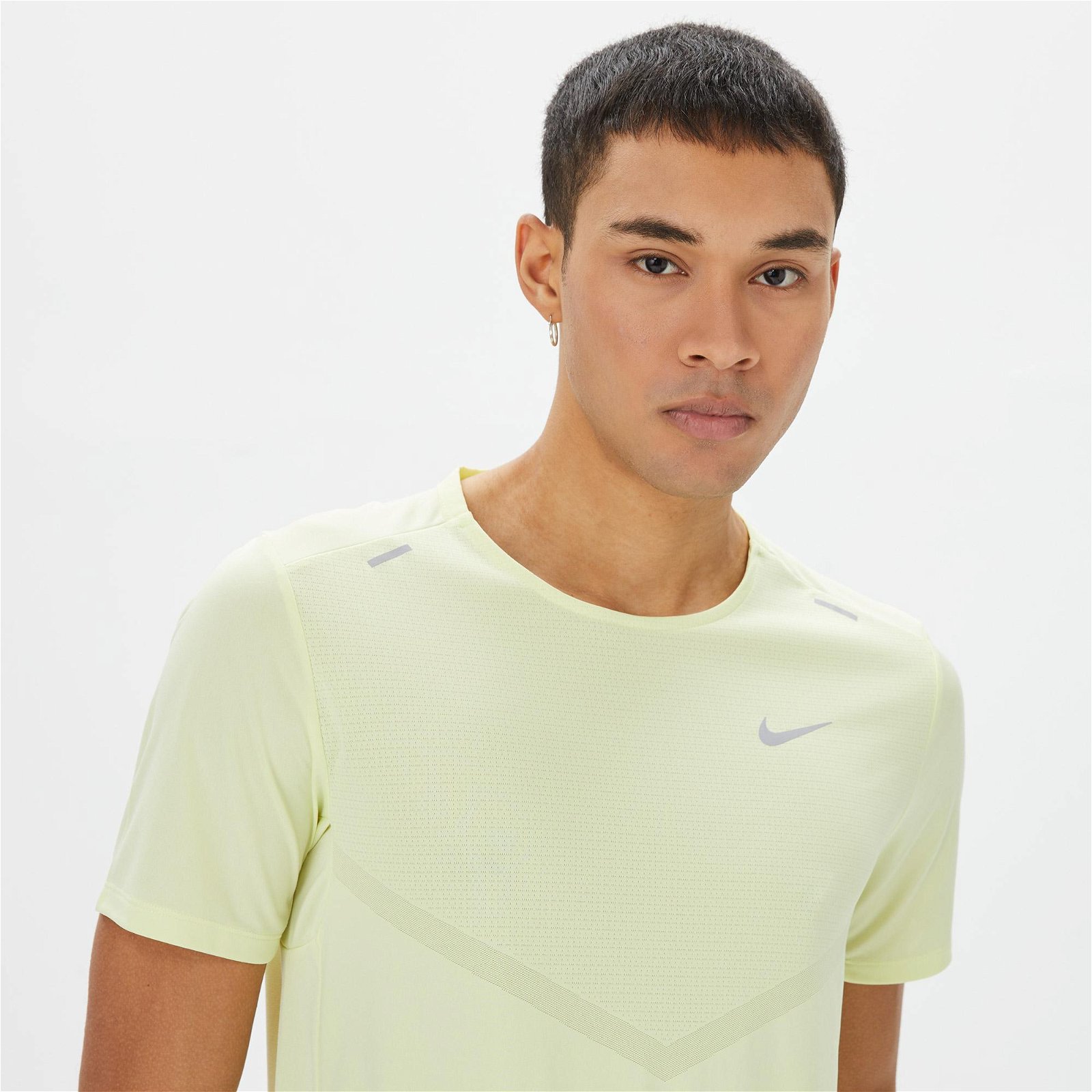 Nike Dri-FIT Rise 365 Erkek Yeşil T-Shirt