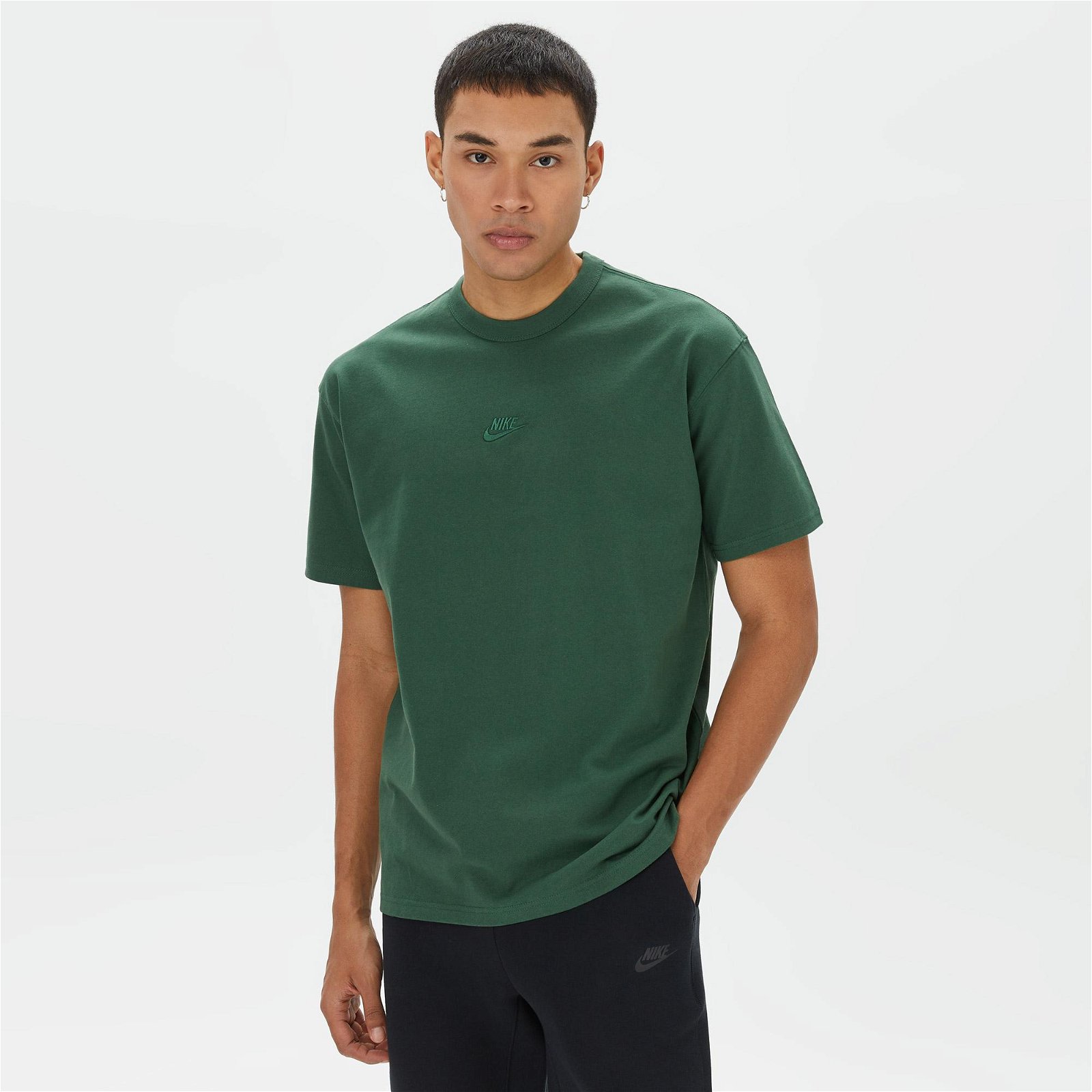 Nike Sportswear Premium Essentials Erkek Yeşil T-Shirt