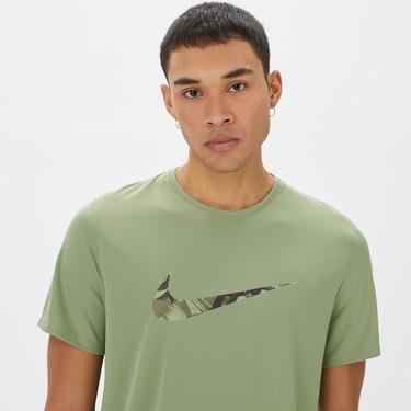  Nike Dri-FIT Miler Erkek Yeşil T-Shirt