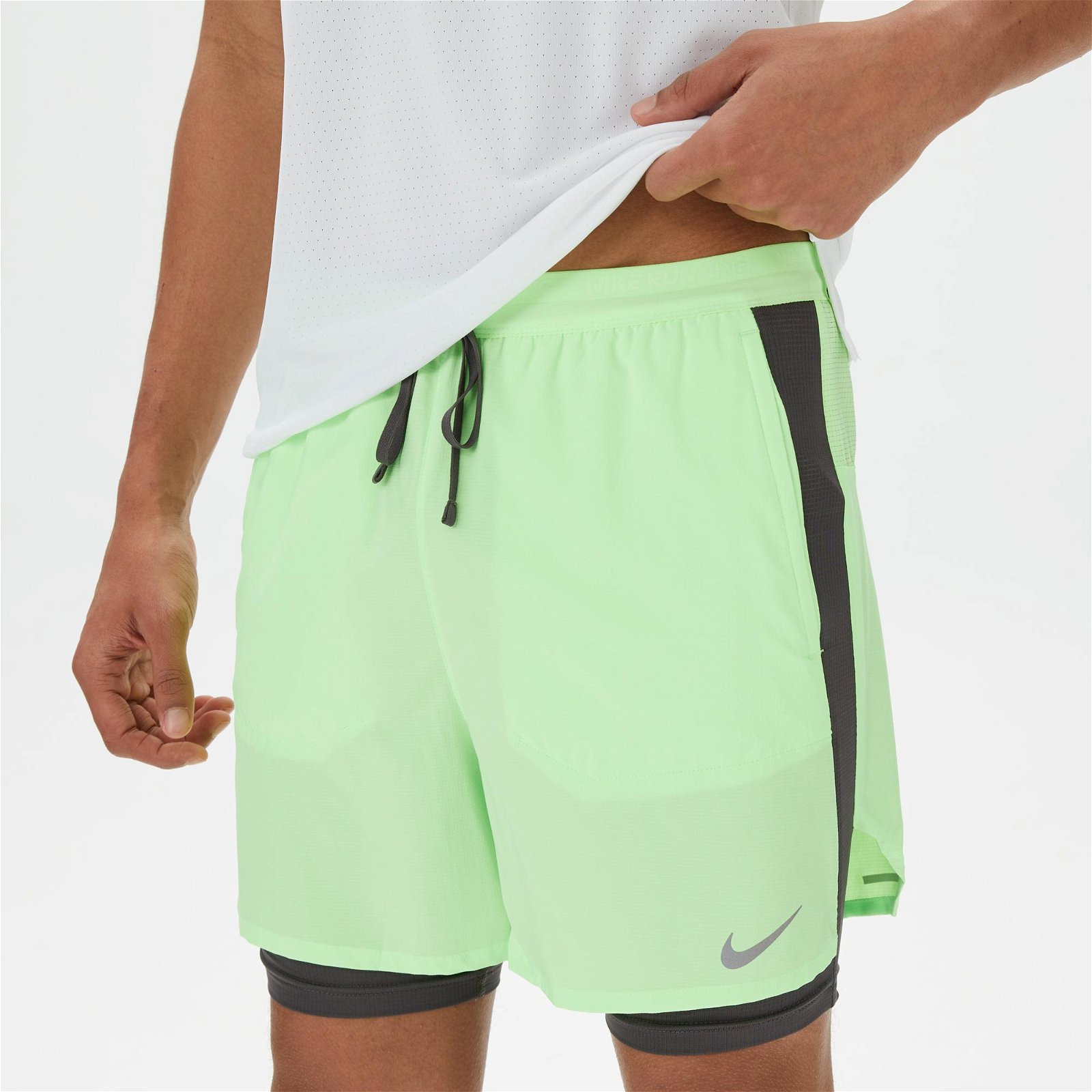 Nike Dri-FIT Stride 13 cm Erkek Yeşil Şort
