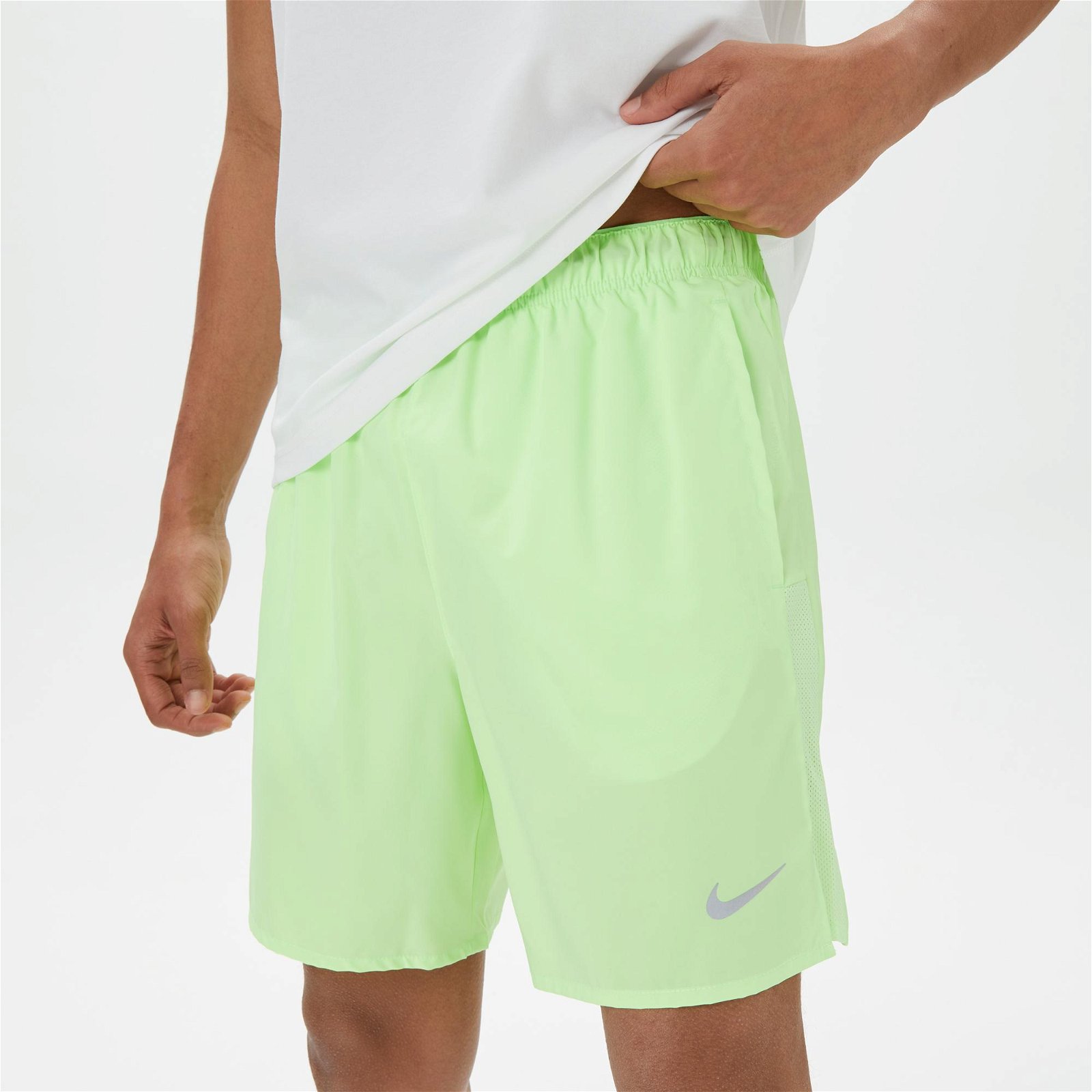 Nike Dri-FIT Challenger Erkek Yeşil Şort