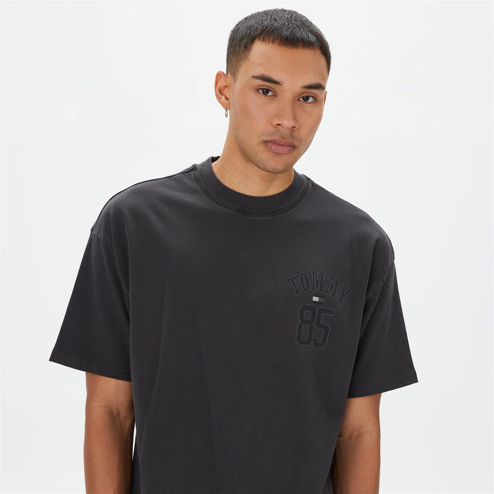 Tommy Jeans Remastered 985 Unisex Siyah T-Shirt