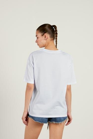  Vatkalı Kadın Baskılı Basic T-Shirt Beyaz Beyaz