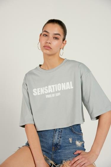  Vatkalı Kadın Sensational Crop T-Shirt Gri