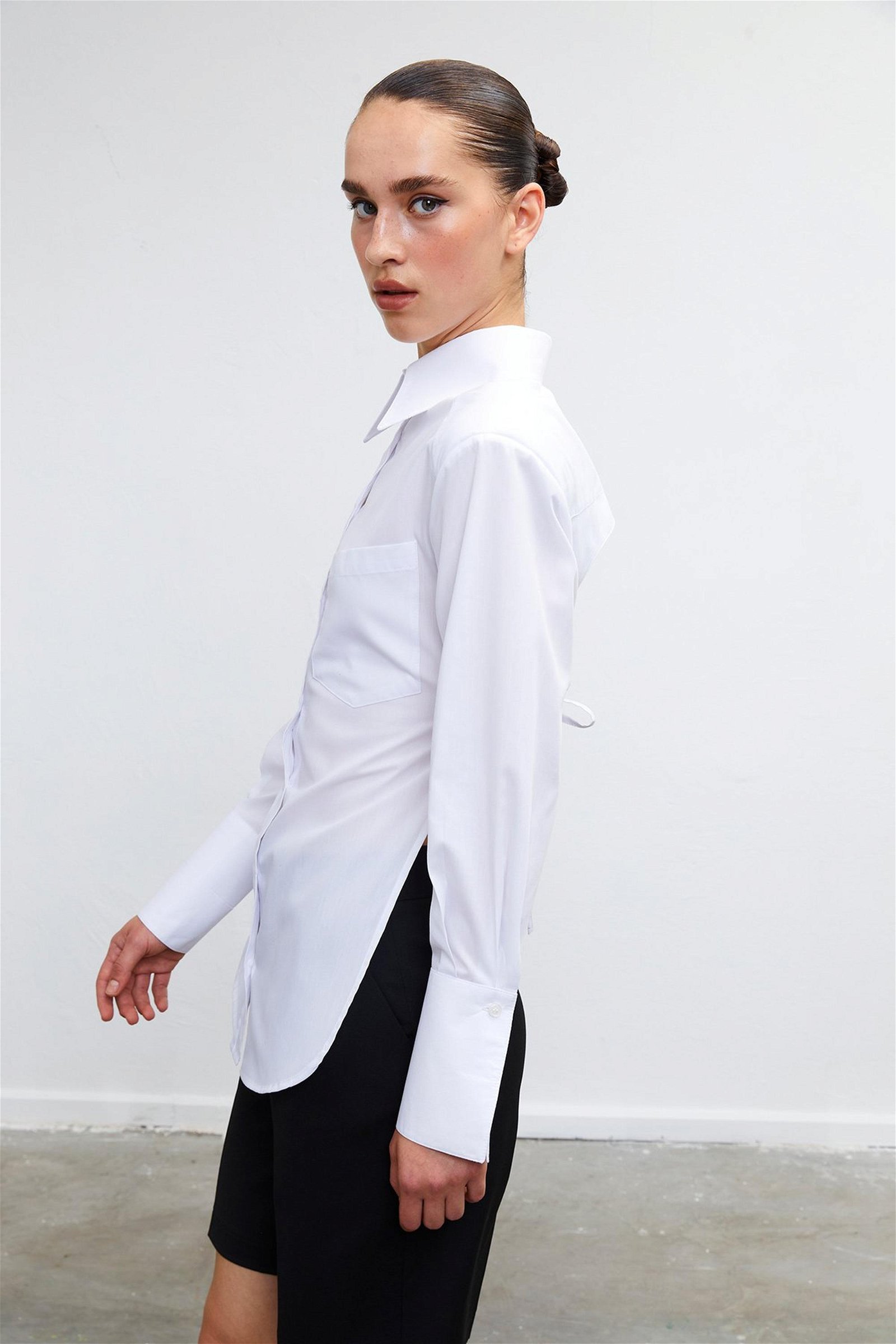 Vatkalı Kadın Sırt Dekolteli Vatkalı Gömlek - Premium Collection Beyaz