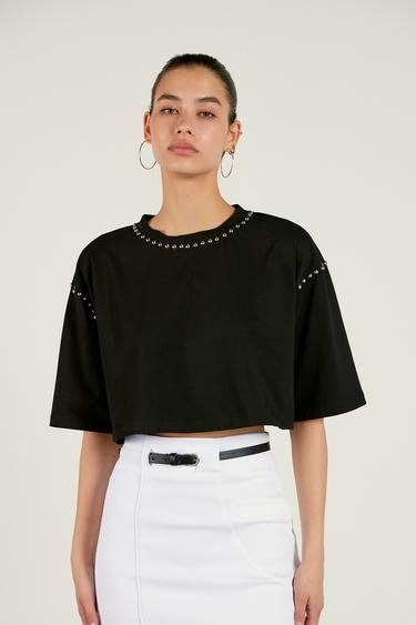  Vatkalı Kadın Zımbalı Crop T-Shirt Siyah