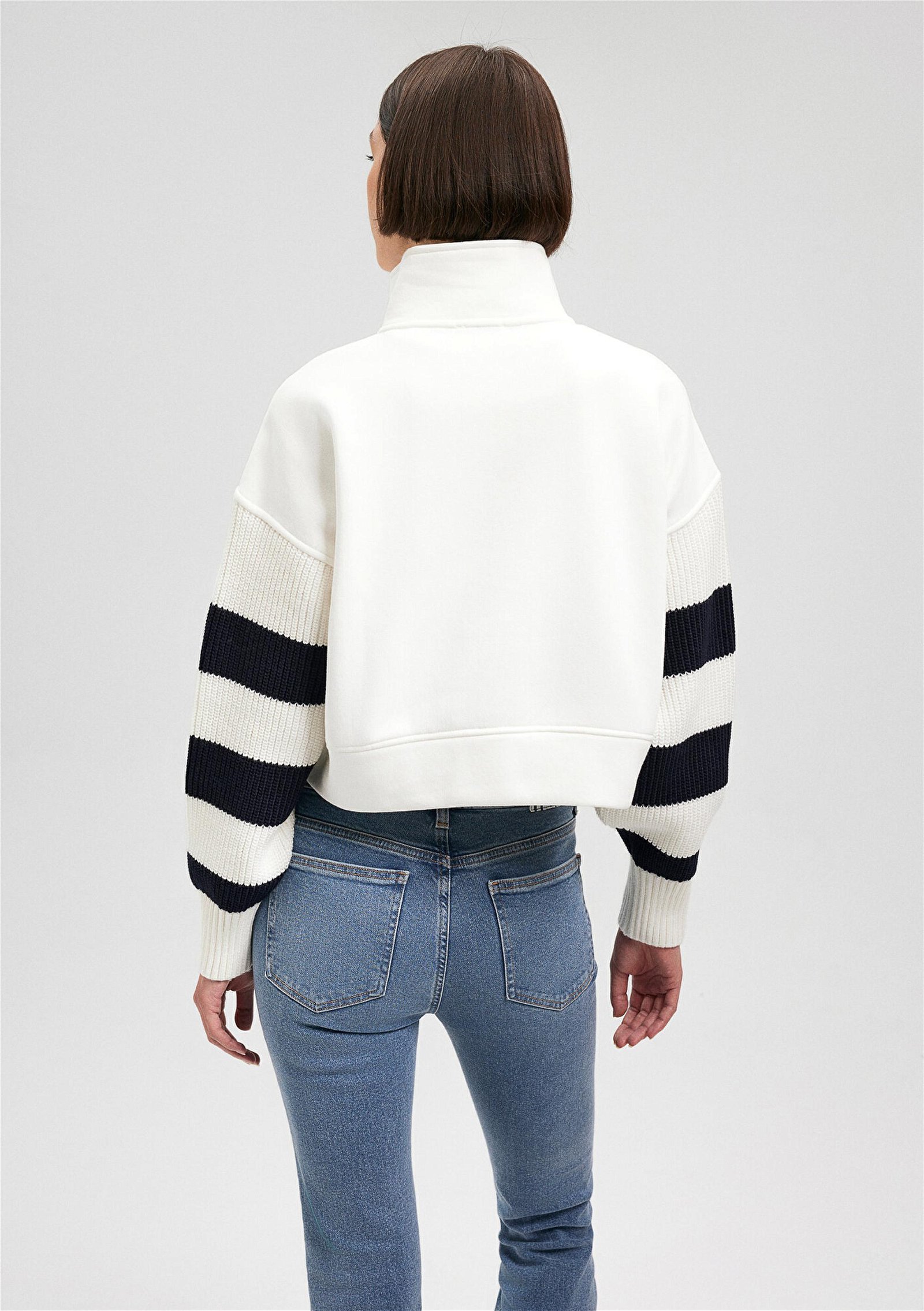 Mavi Kapüşonlu Fermuarlı Beyaz Sweatshirt 1S10071-70057