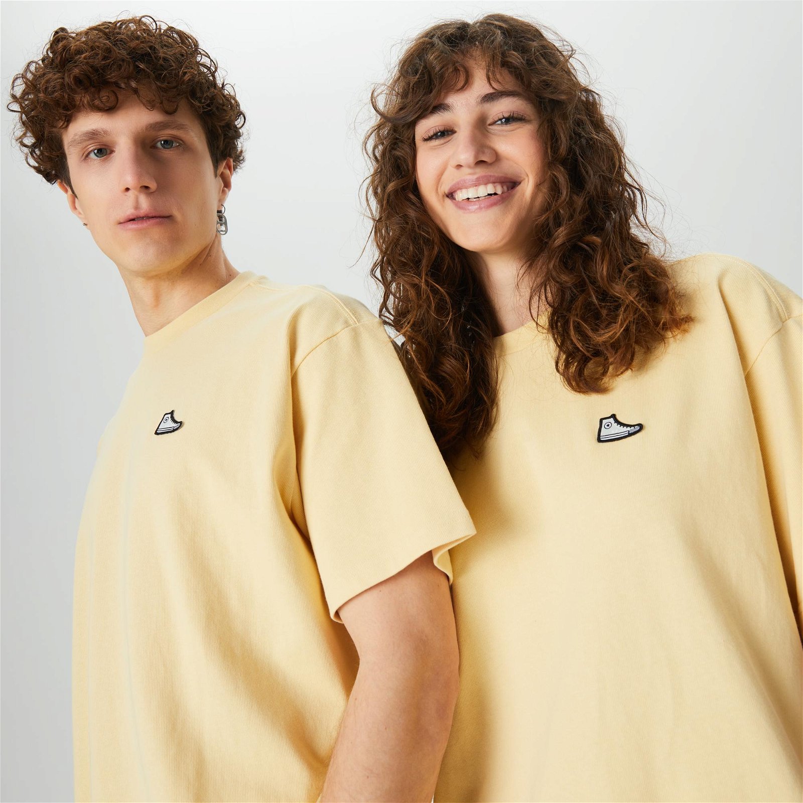 Converse Go-To Sneaker Patch Loose Fit Unisex Krem T-Shirt