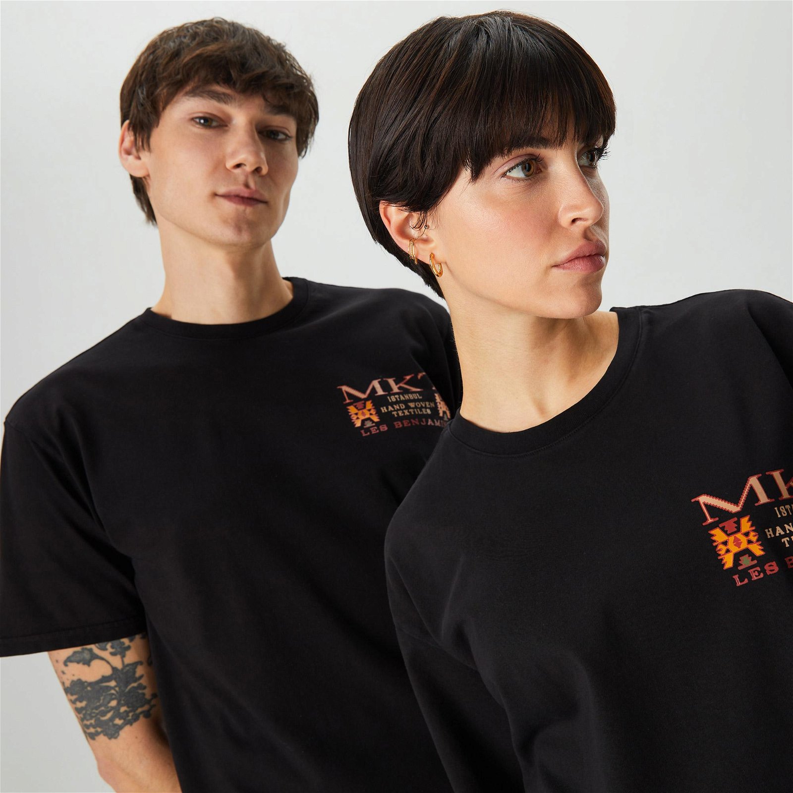 Les Benjamins x Market Textiles T- 601 Unisex Siyah T-Shirt