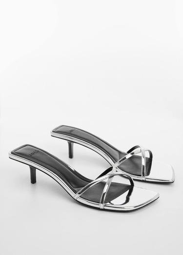  Mango Kadın Metalik Bantlı Sandalet Gümüş Rengi