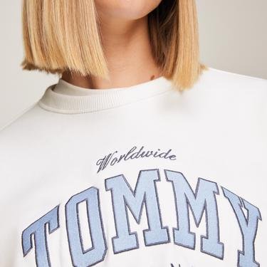 Tommy Jeans Relax Varsity Luxe Crew Kadın Beyaz Sweatshirt