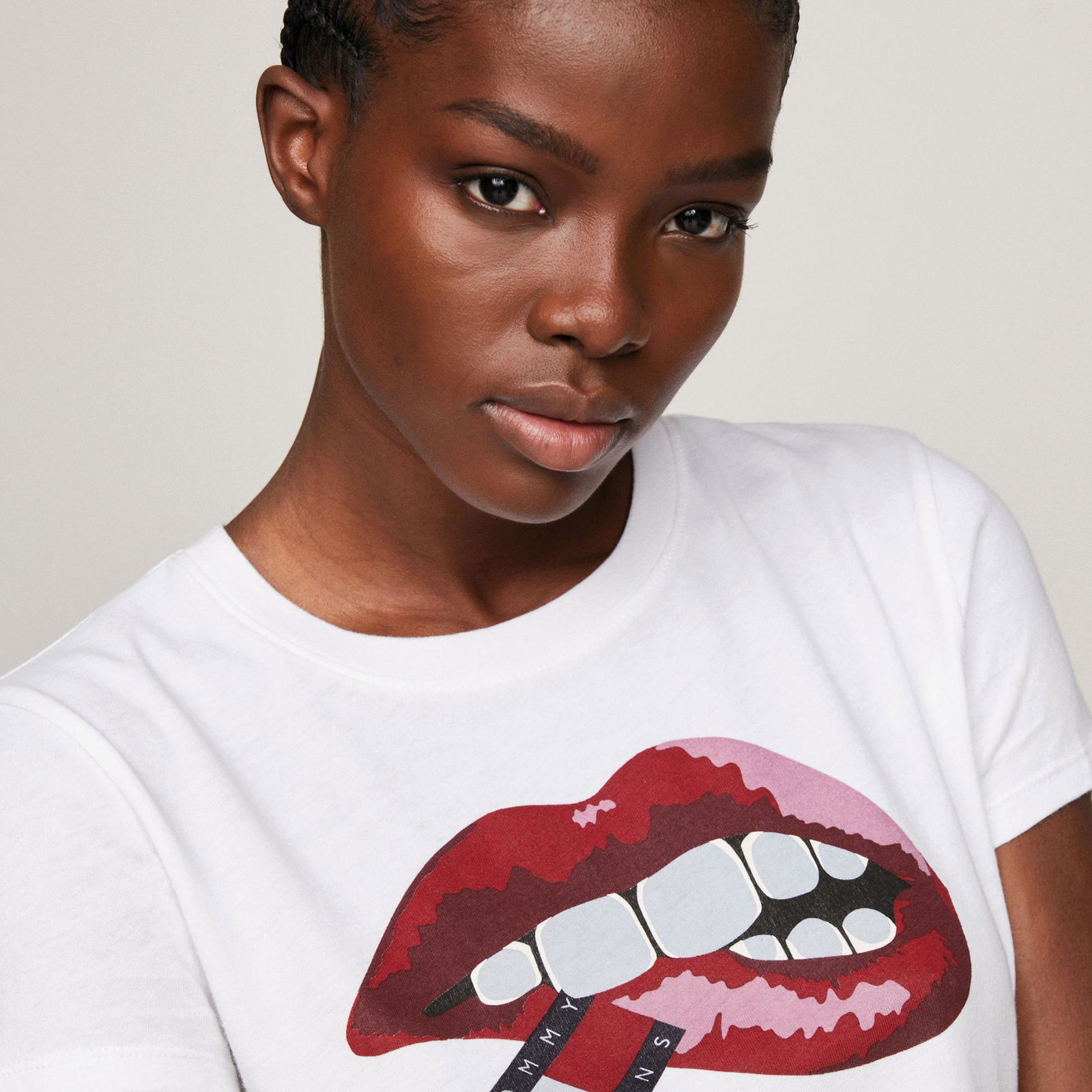 Tommy Jeans Slim Washed Lips Kadın Beyaz T-Shirt