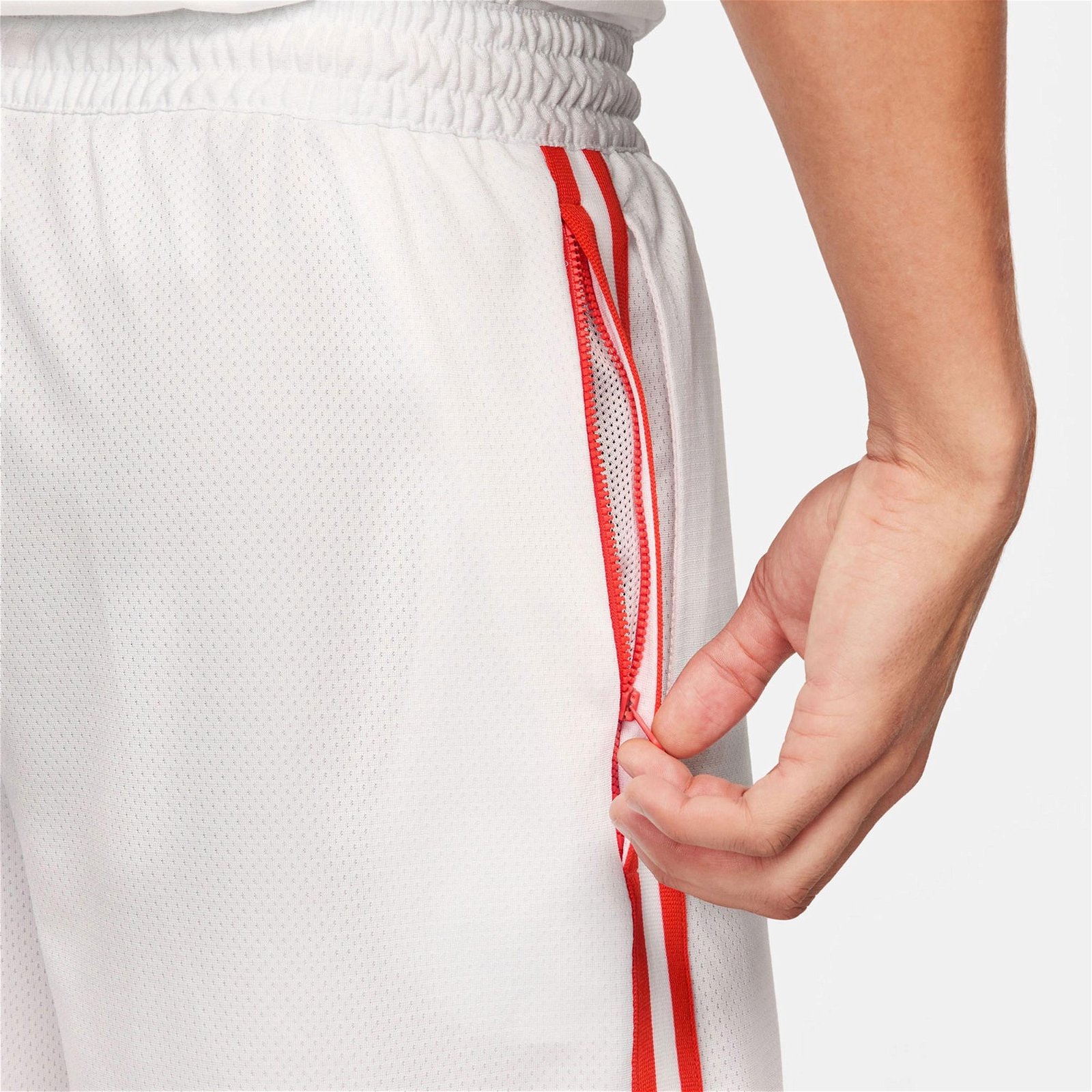 Nike Dri-Fit DNA 20 cm Erkek Beyaz Şort