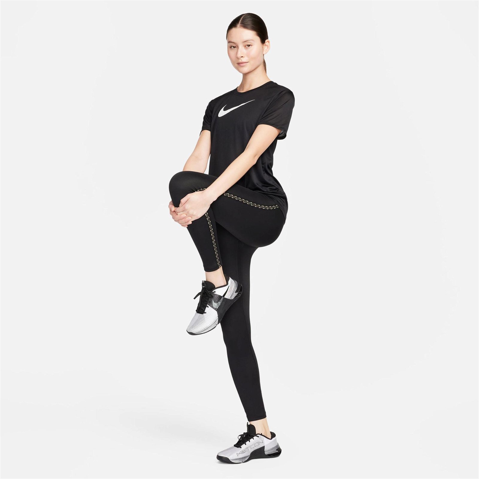 Nike Dri-Fit Graphic Kadın Siyah T-Shirt