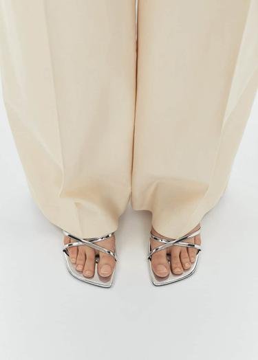  Mango Kadın Metalik Bantlı Sandalet Gümüş Rengi