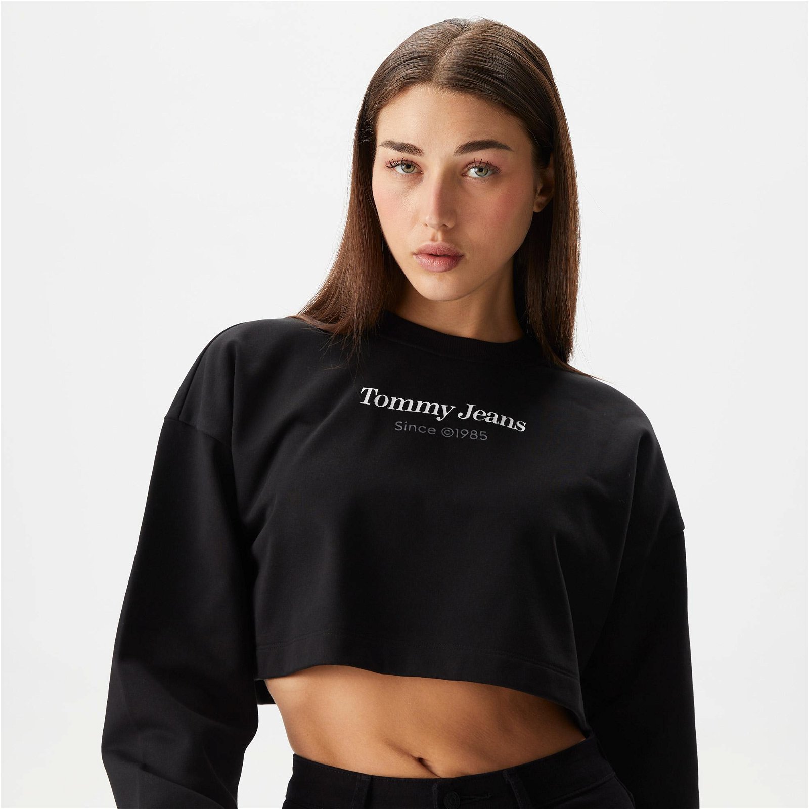 Tommy Jeans Relaxential Logo 1+ Crew Kadın Siyah Sweatshirt