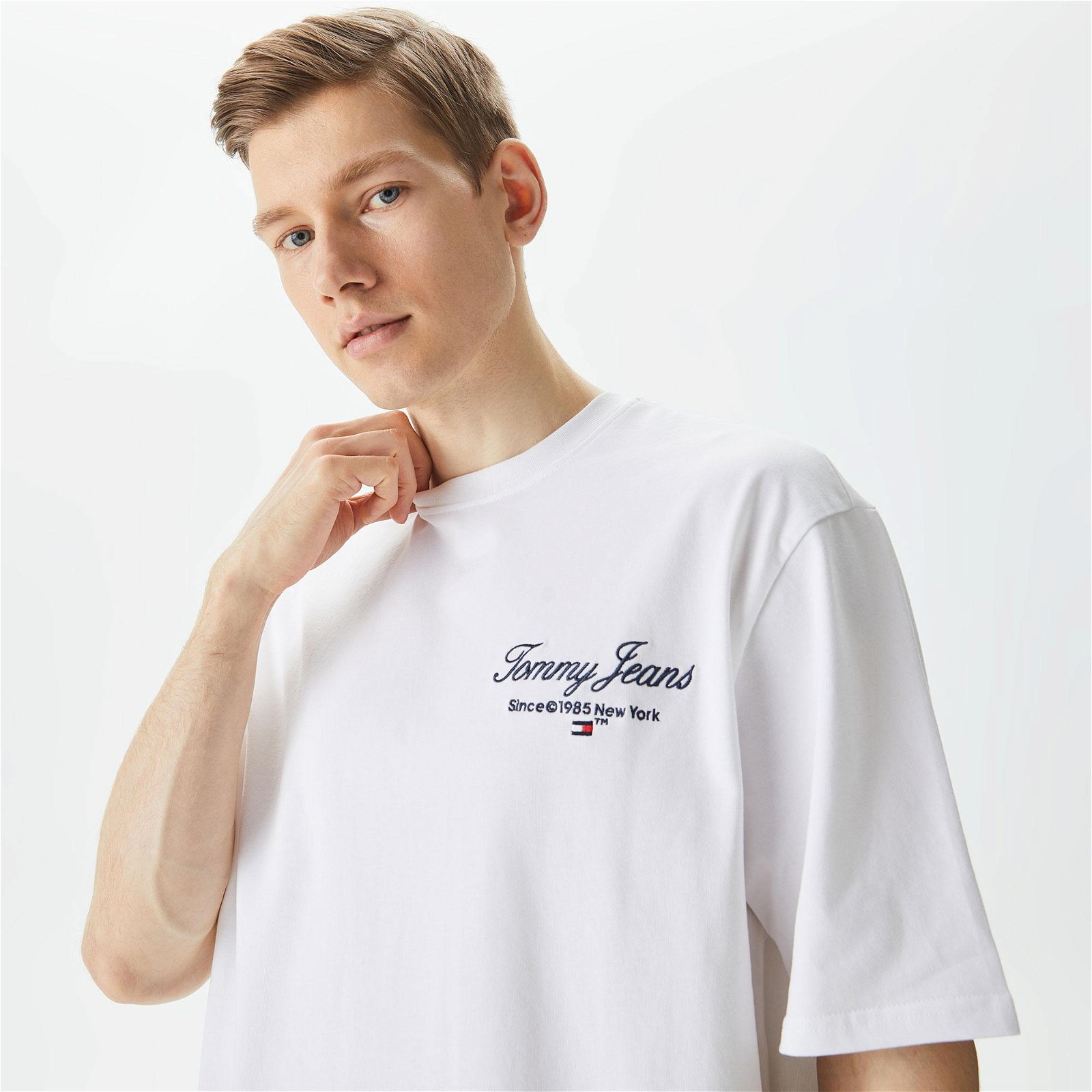 Tommy Jeans Serif Luxe Erkek Beyaz T-Shirt