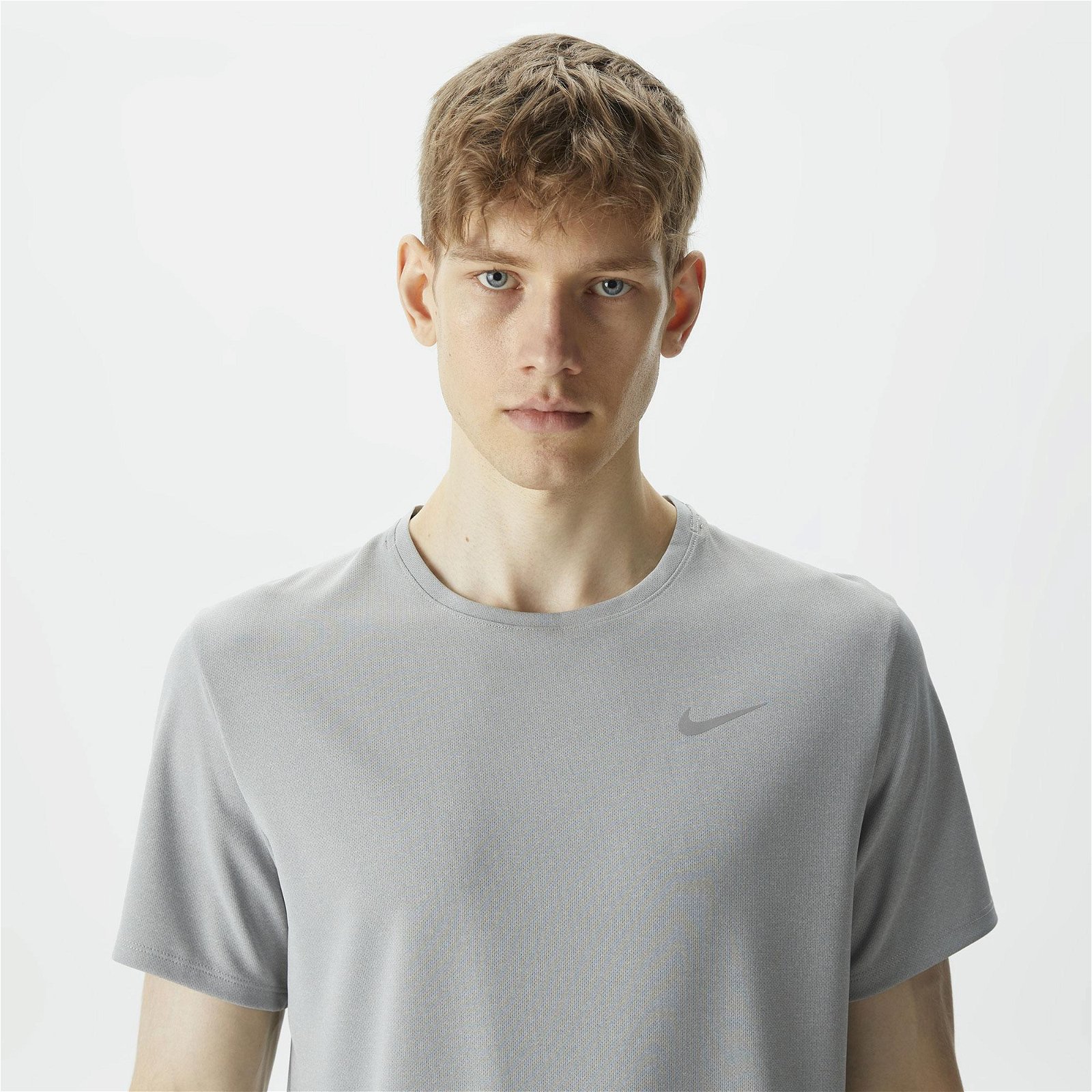 Nike Dri-Fit Miler Erkek Gri T-Shirt