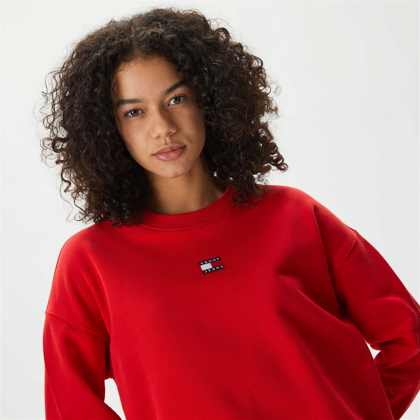 Tommy Jeans Badge Crew Kadın Kırmızı Sweatshirt