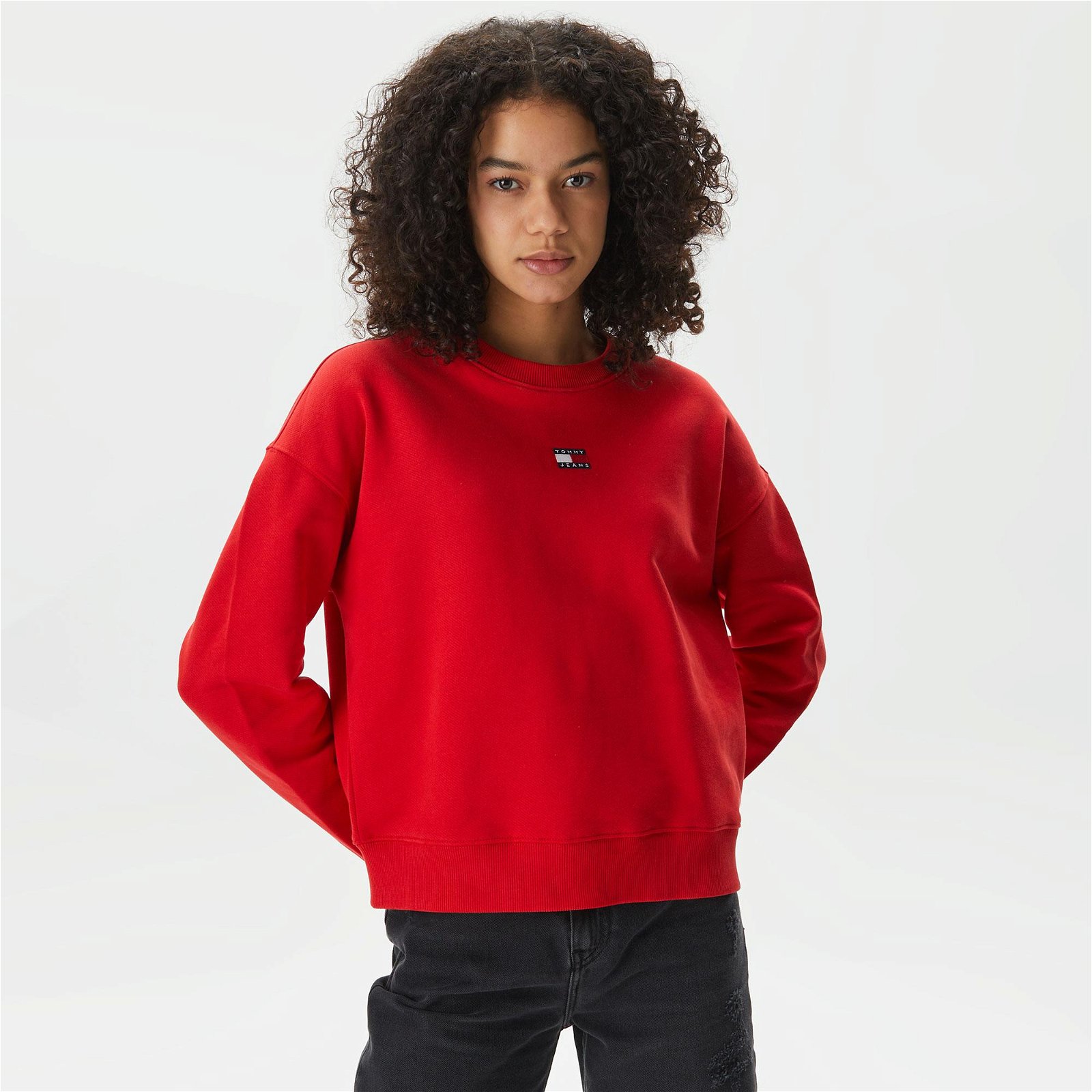 Tommy Jeans Badge Crew Kadın Kırmızı Sweatshirt