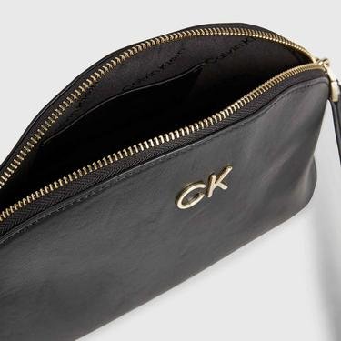  Calvin Klein Re-Lock Seasonal Kadın Siyah Omuz Çantası