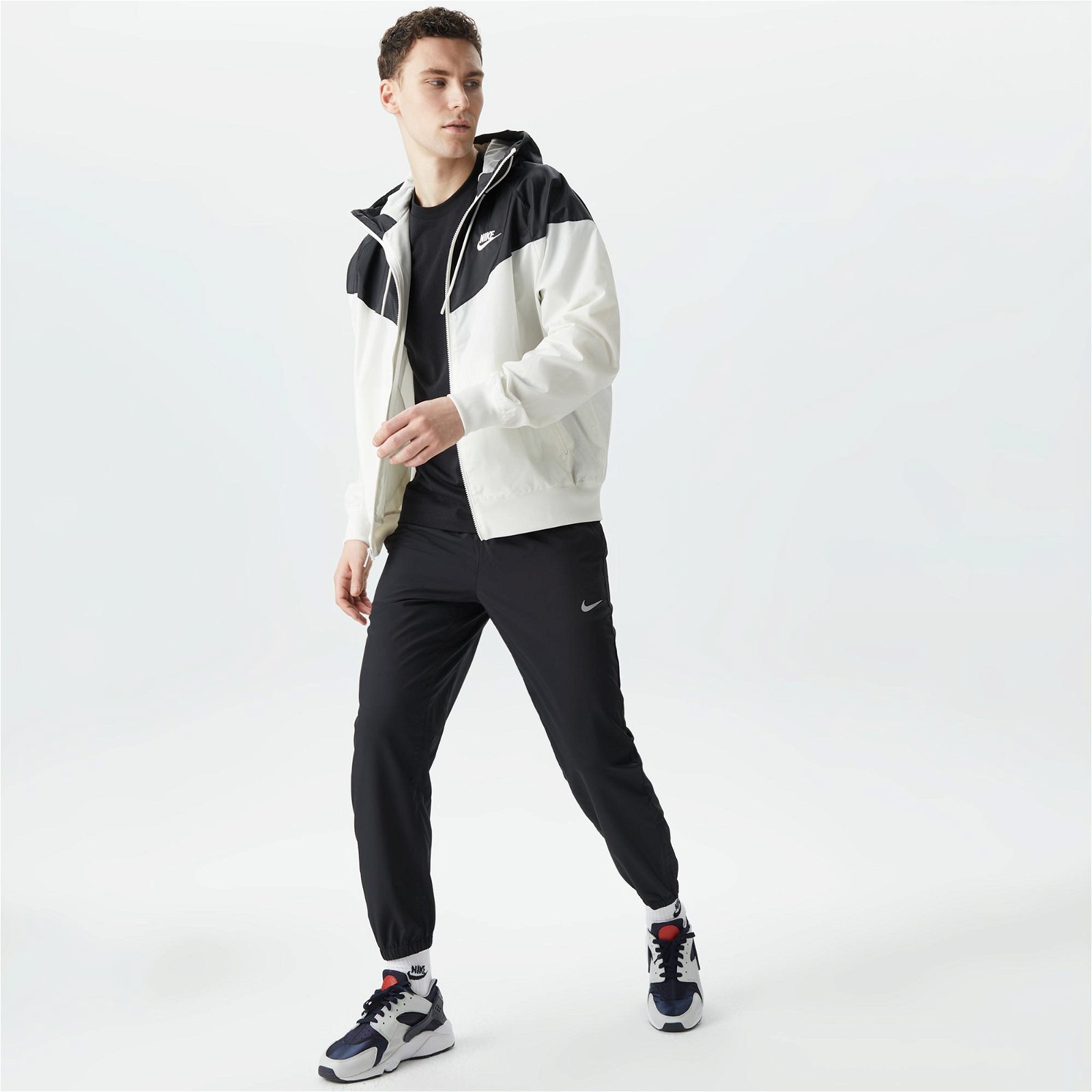 Nike Woven Heritage Essentials Windrunner Erkek Siyah/Beyaz Ceket