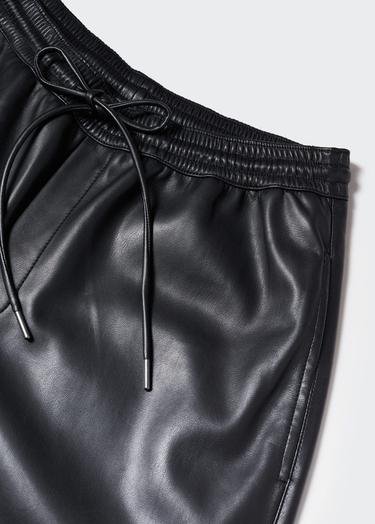  Mango Kadın Deri Görünümlü Beli Elastik Pantolon Siyah
