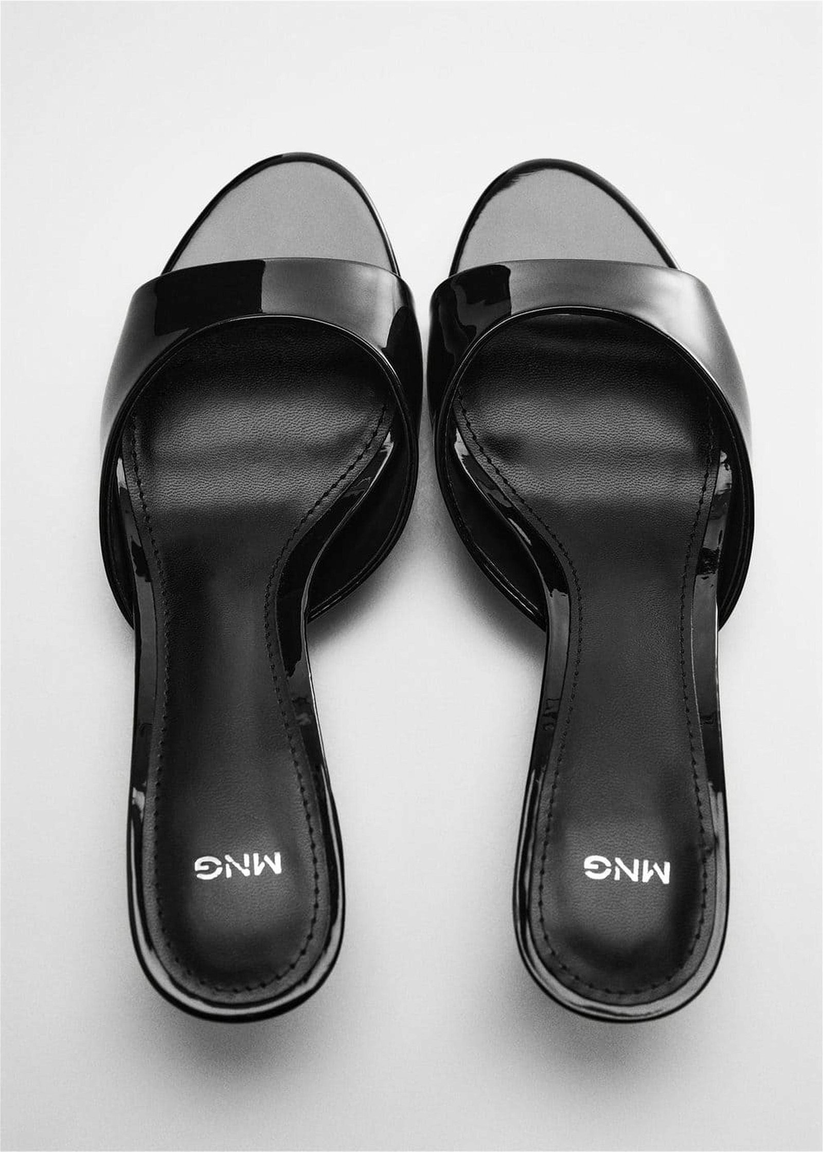 Mango Kadın Rugan Görünümlü Topuklu Sandalet Siyah