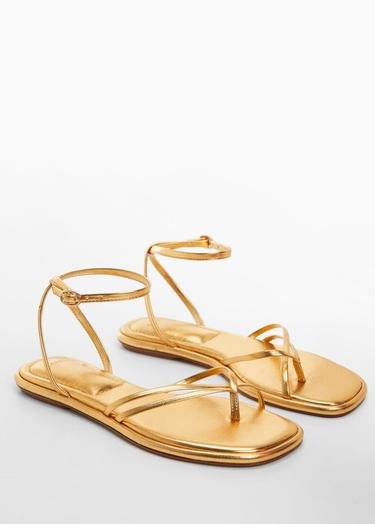  Mango Kadın Metalik Bantlı Sandalet Altın Sarısı