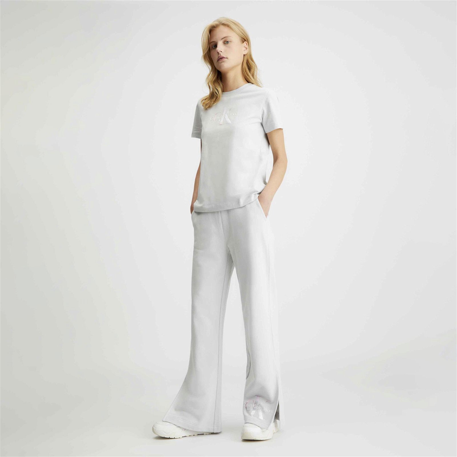 Calvin Klein Jeans Diffused Kadın Gri T-Shirt