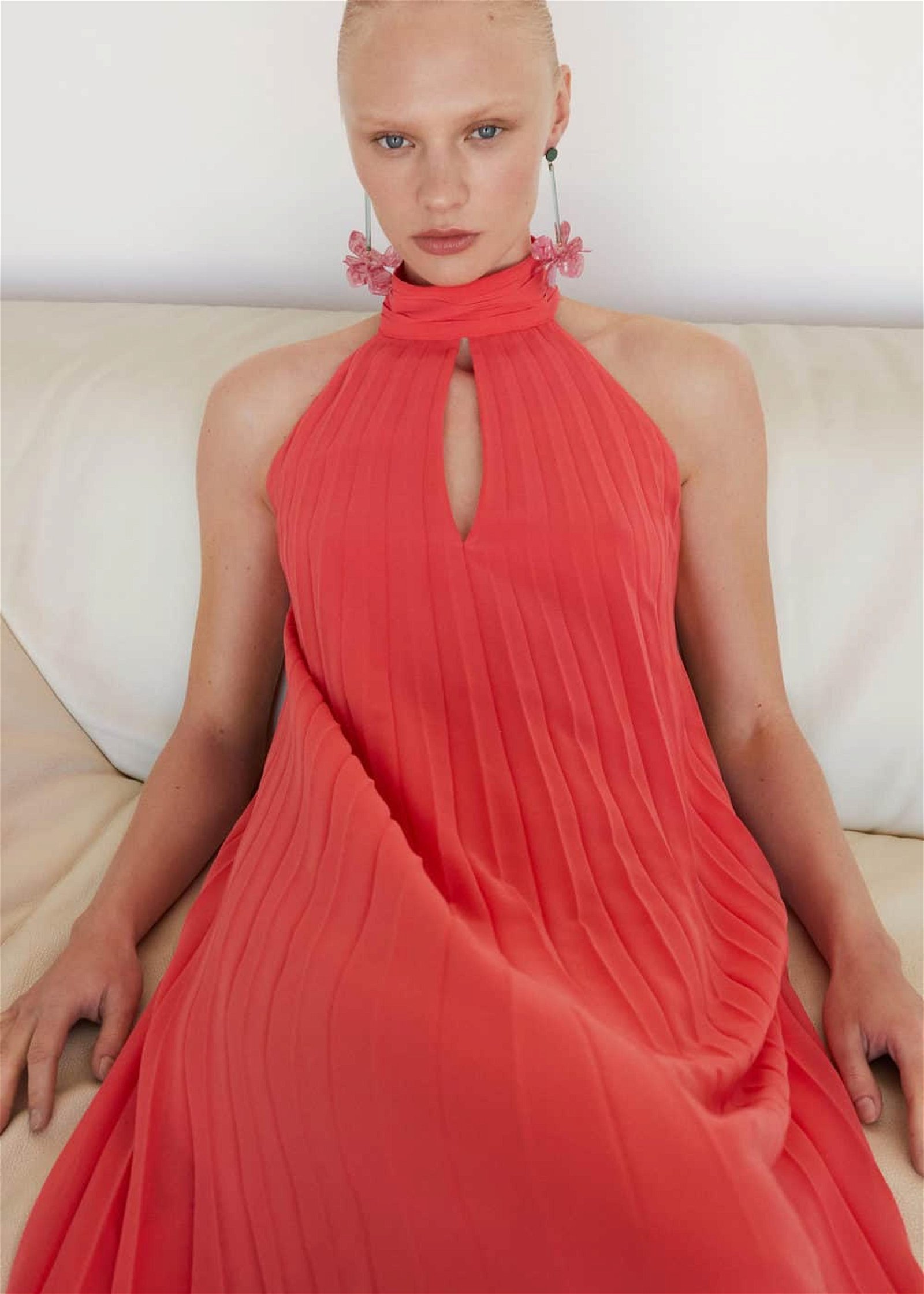 Mango Kadın Pilili Boyundan Bağlı Elbise Mercan Kırmızısı