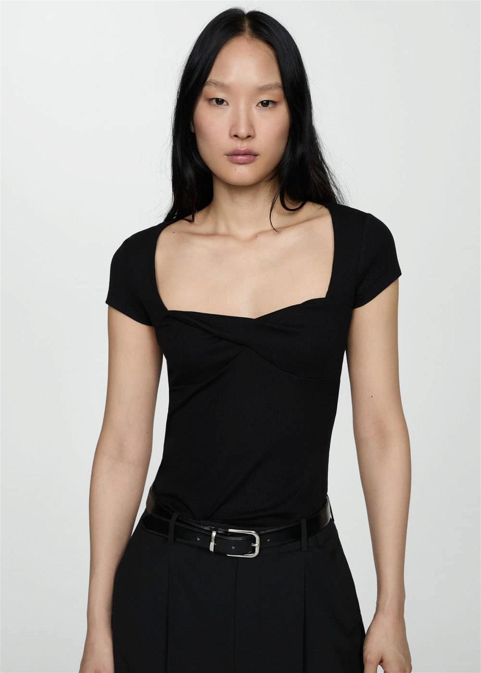 Mango Kadın Drape Yakalı Tişört Siyah