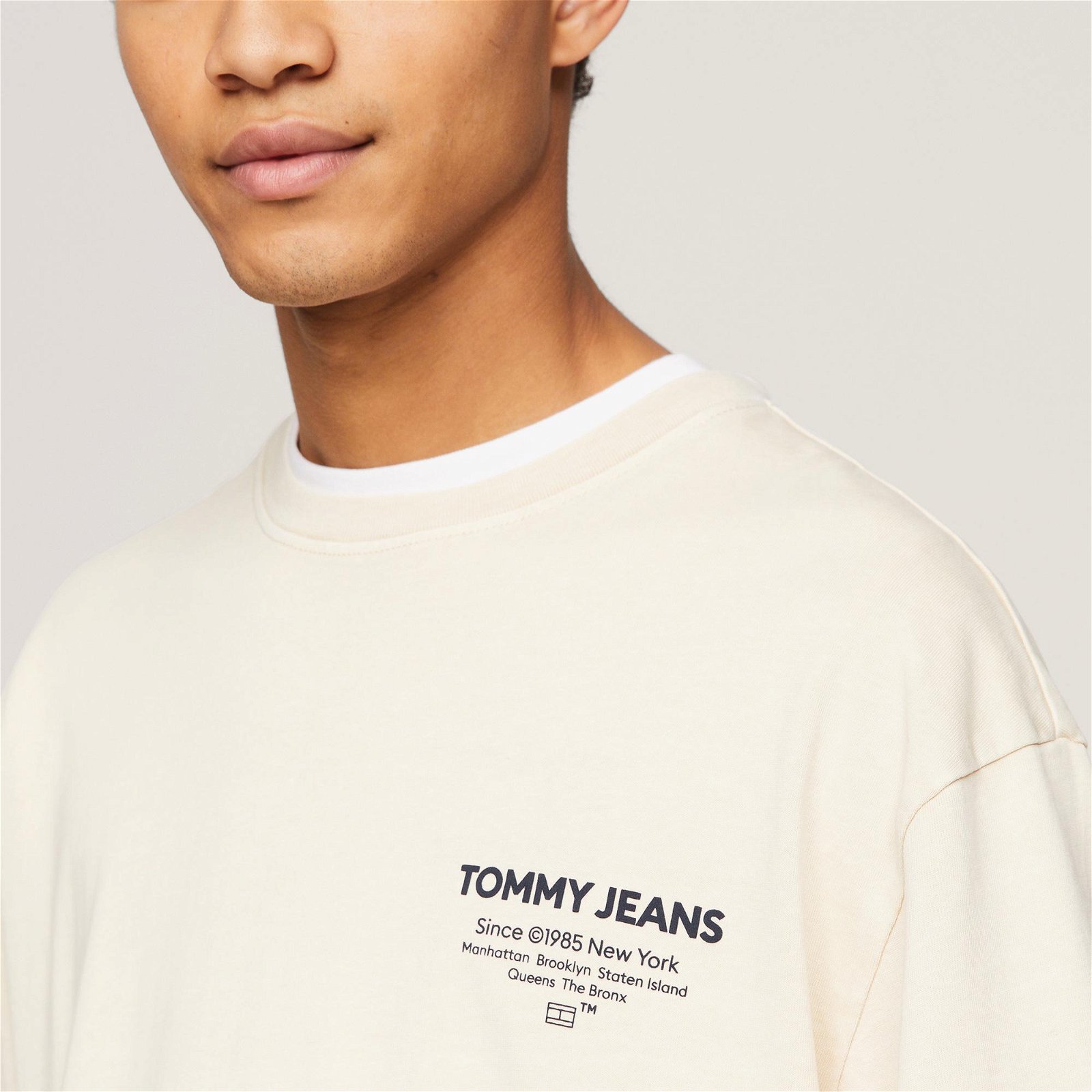 Tommy Jeans Reg Washedential Erkek Bej T-Shirt