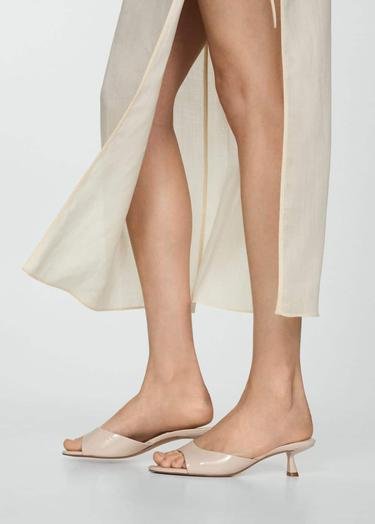  Mango Kadın Rugan Görünümlü Topuklu Sandalet Ten Rengi