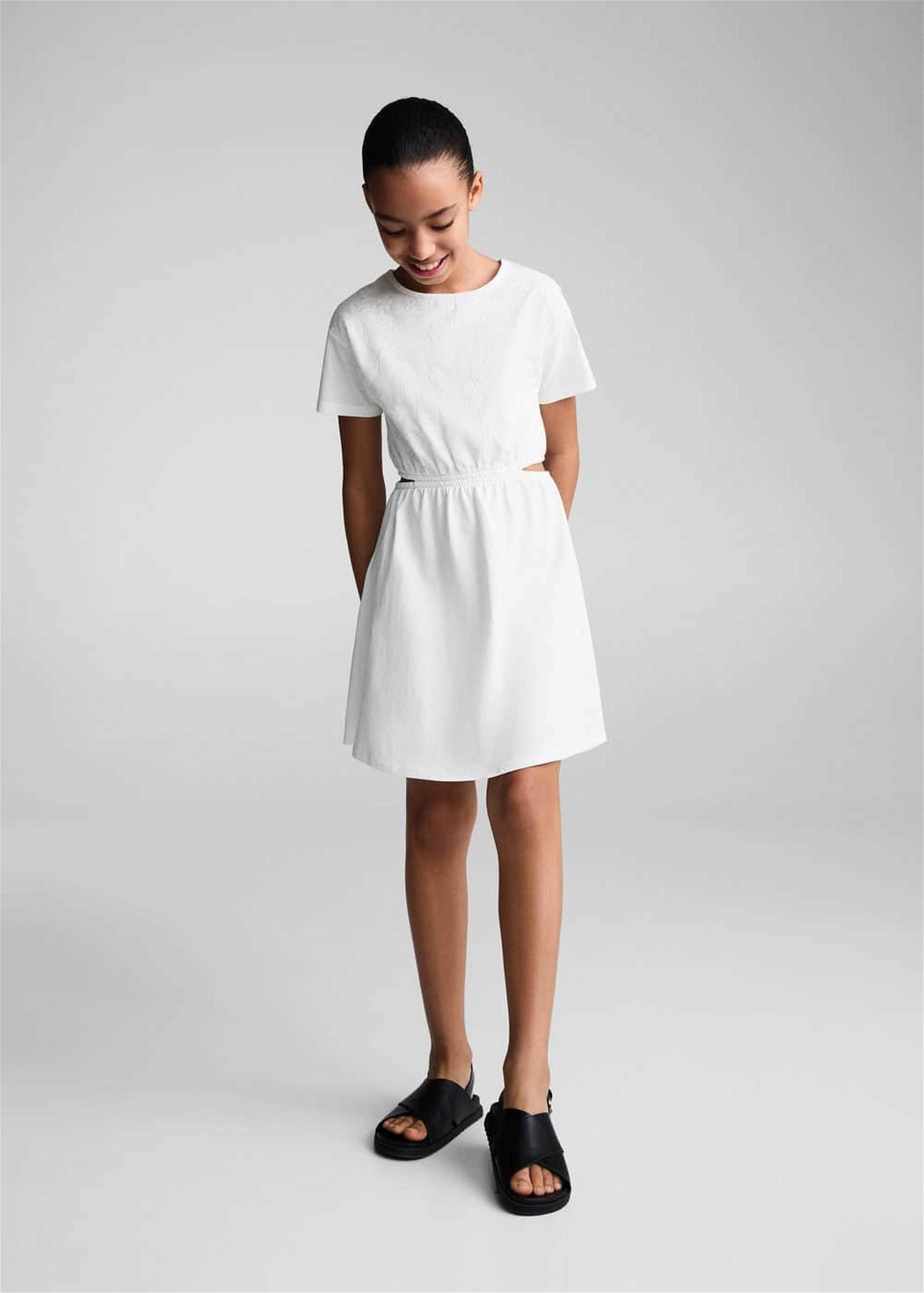 Mango Çocuk Yanları Yırtmaçlı Işlemeli Elbise Kırık Beyaz