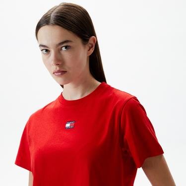  Tommy Jeans Badge Kadın Kırmızı T-Shirt