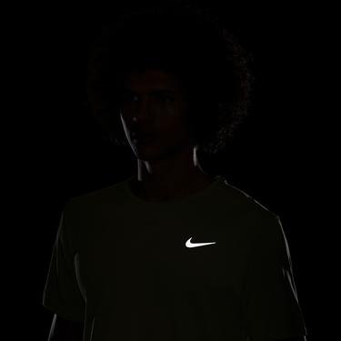  Nike Dri-Fit Miler Erkek Krem Rengi T-Shirt