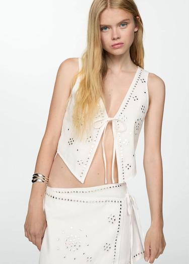  Mango Kadın Bağ Detaylı Strass Taşlı Mini Etek Beyaz